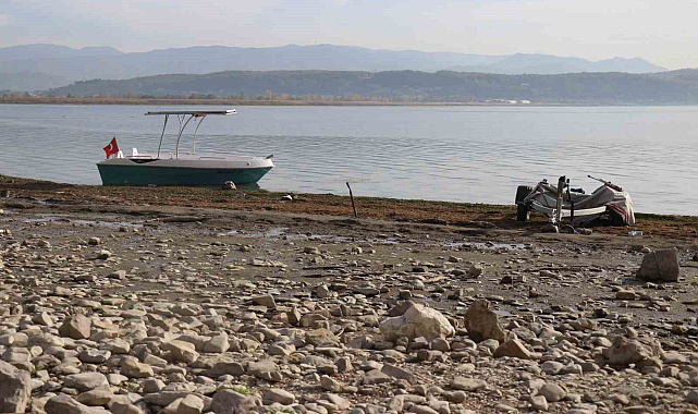 Sapanca Gölü'ndeki endişelendiren kabarcıklar su altından ve havadan görüntülendi