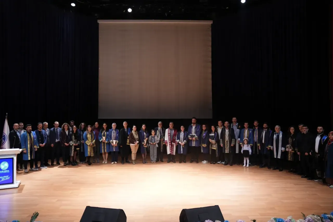 SAÜ'de akademisyenler ödüllerini aldı!