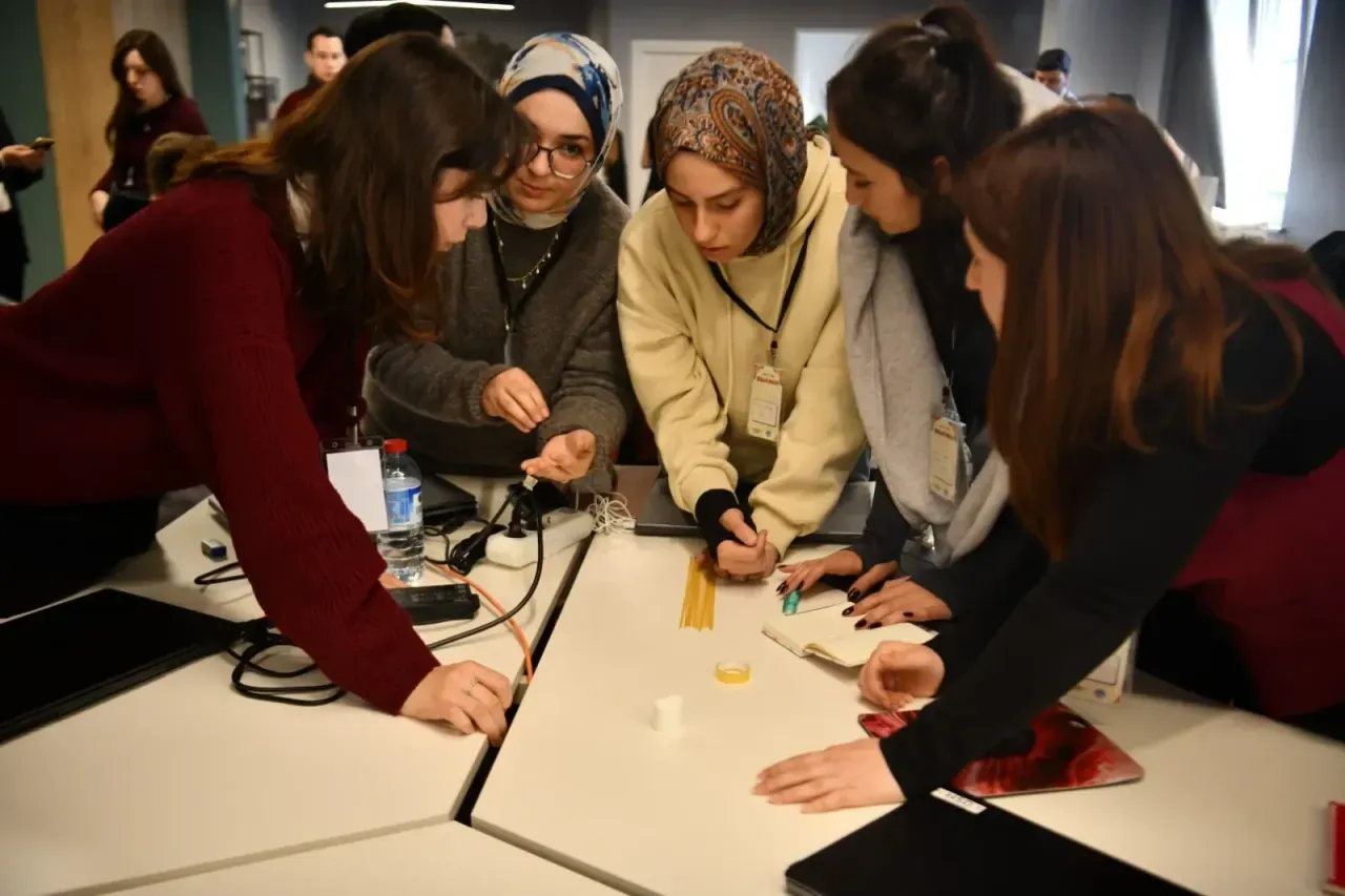 SAÜ'de disiplinlerarası buluşma: "Yenilikçi Fikir Maratonu"