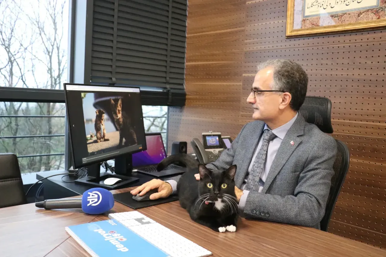 SAÜ Rektörü Prof. Dr. Al, 'Yılın Kareleri'ni oyladı