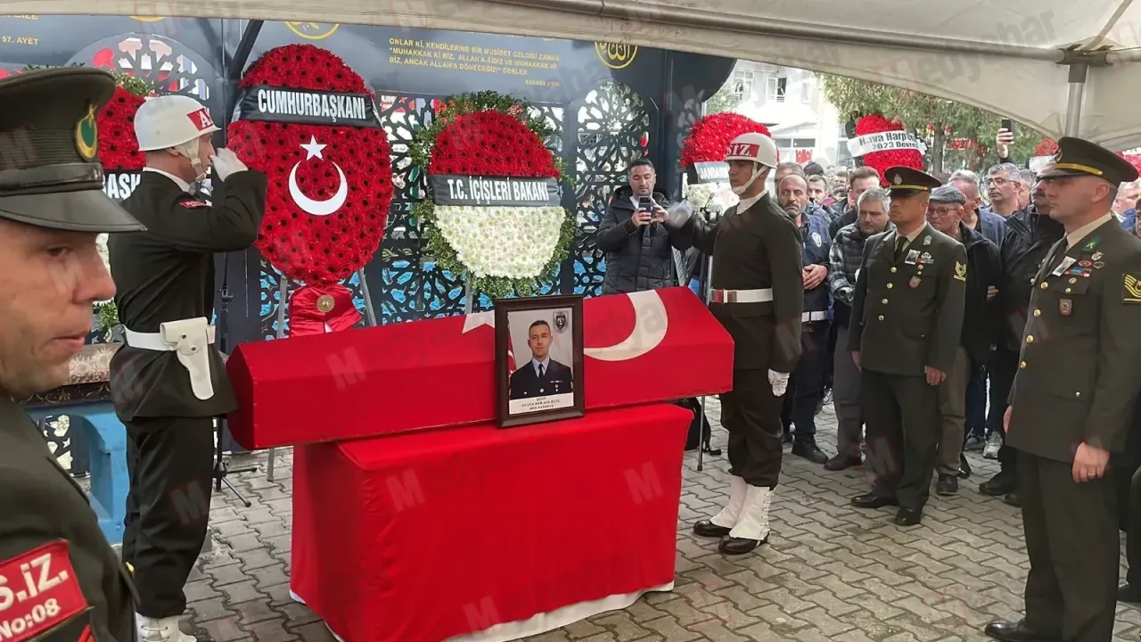 Şehit Akın Karakuş'un naaşı Serdivan'da cenaze namazının kılınacağı camiye getirildi