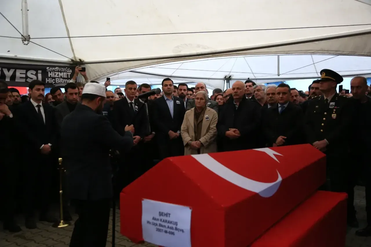 Şehit cenazesinde gözler onları aramıştı!