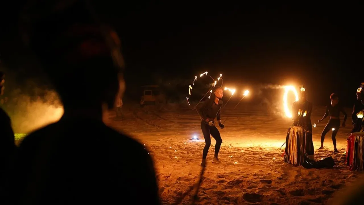 Senegal'de okyanus kenarında ateş gösterisi düzenlendi