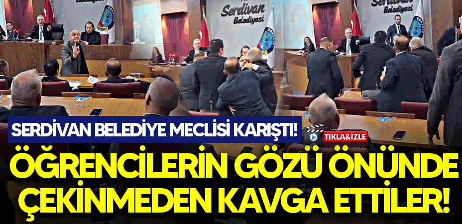 Serdivan Belediye meclisi karıştı! Öğrencilerin gözü önünde çekinmeden kavga ettiler!
