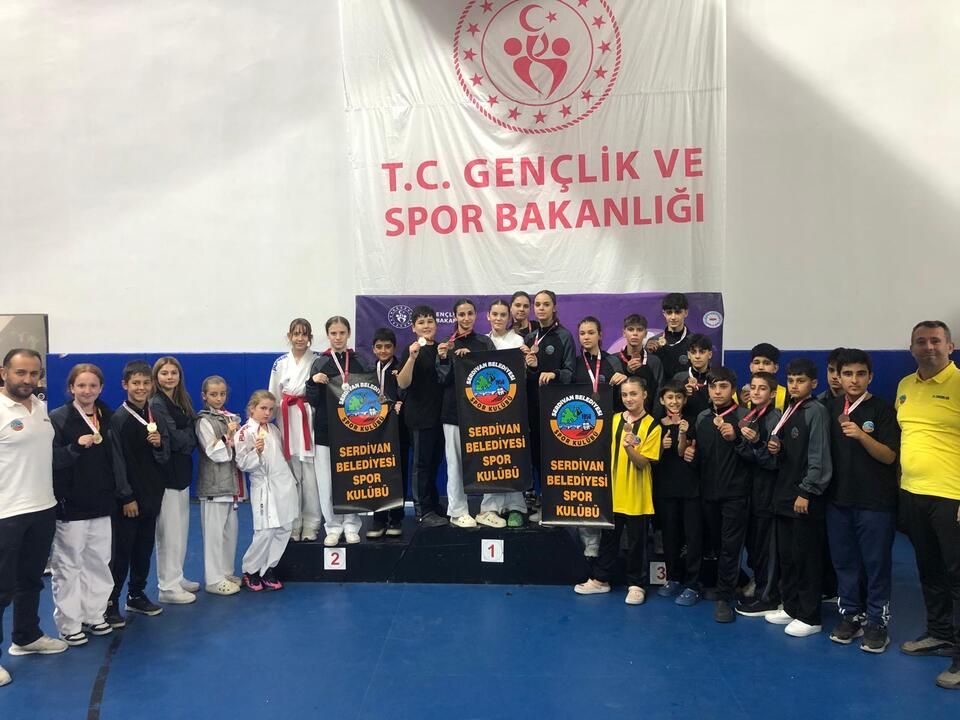 Serdivan Belediyesi Karate Takımı şampiyonada tarih yazdı