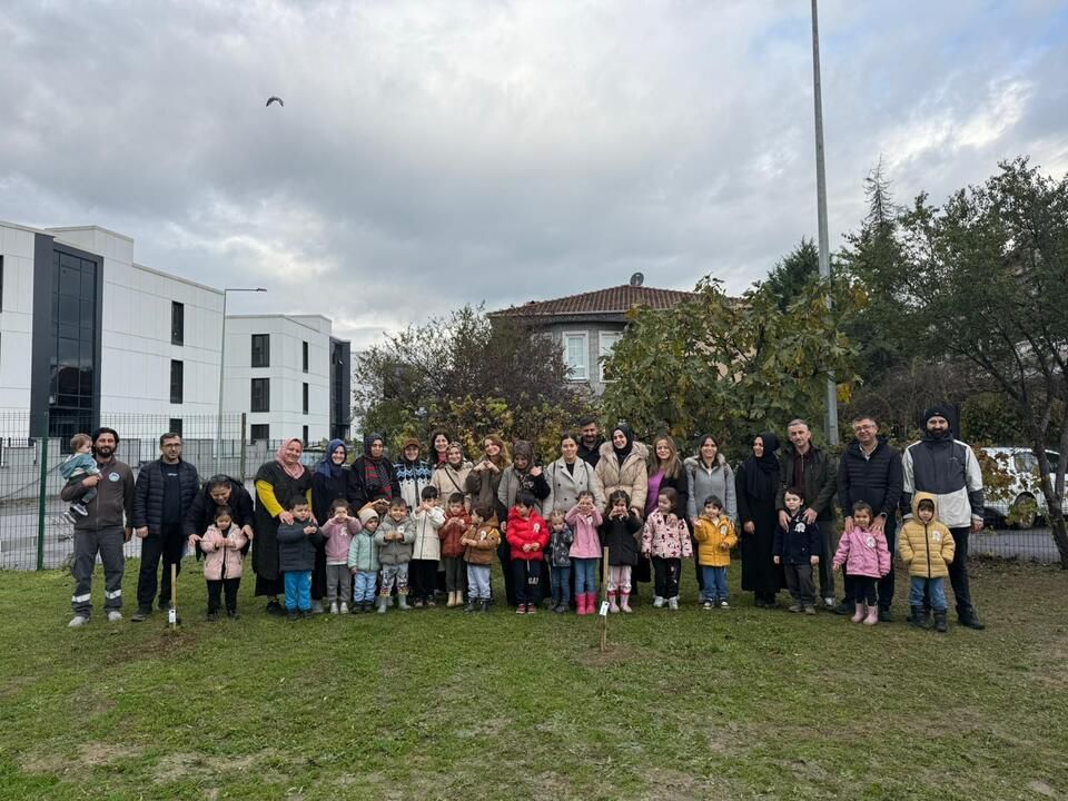 Serdivan’da miniklerden anlamlı ağaç dikme etkinliği