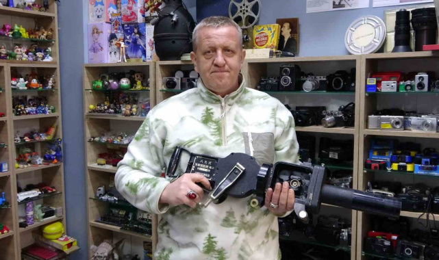 Sesi makineli tüfek, kendisi fotoğraf makinesi