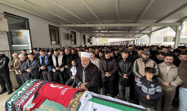 Silahlı kavgada hayatını kaybeden futbolcu Uğurcan Bekçi toprağa verildi