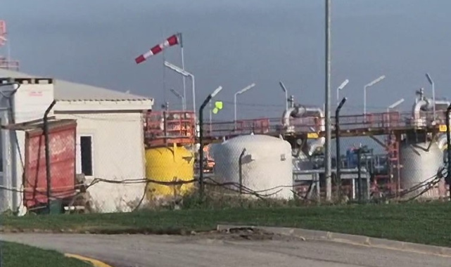 Silivri Botaş tesislerinde yangın ihbarı üzerine çok sayıda ekip bölgeye sevk edildi. Yangın nedeniyle tesislerin boşaltıldığı öğrenildi.