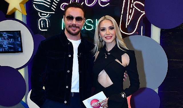 Sinan Akçıl'dan Zeynep Bozkaya'ya sürpriz şarkı!