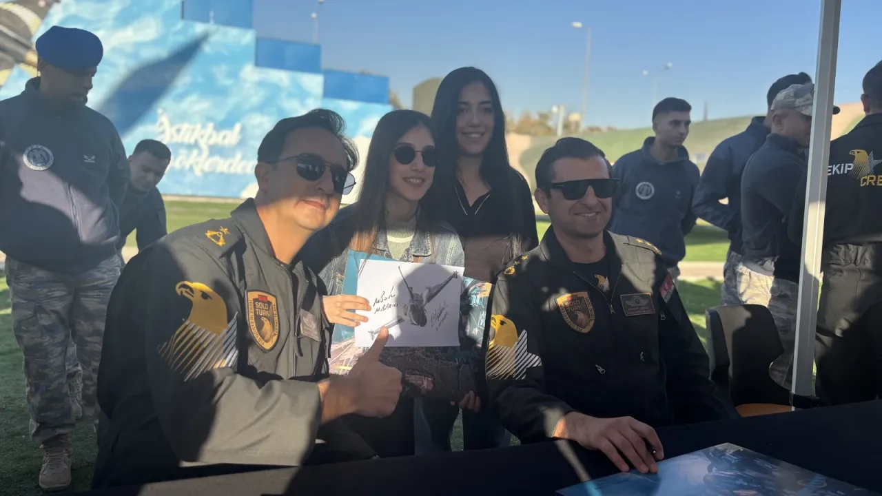 SOLOTÜRK Gösteri Ekibi, Hava Müzesi’nde imza etkinliği düzenledi