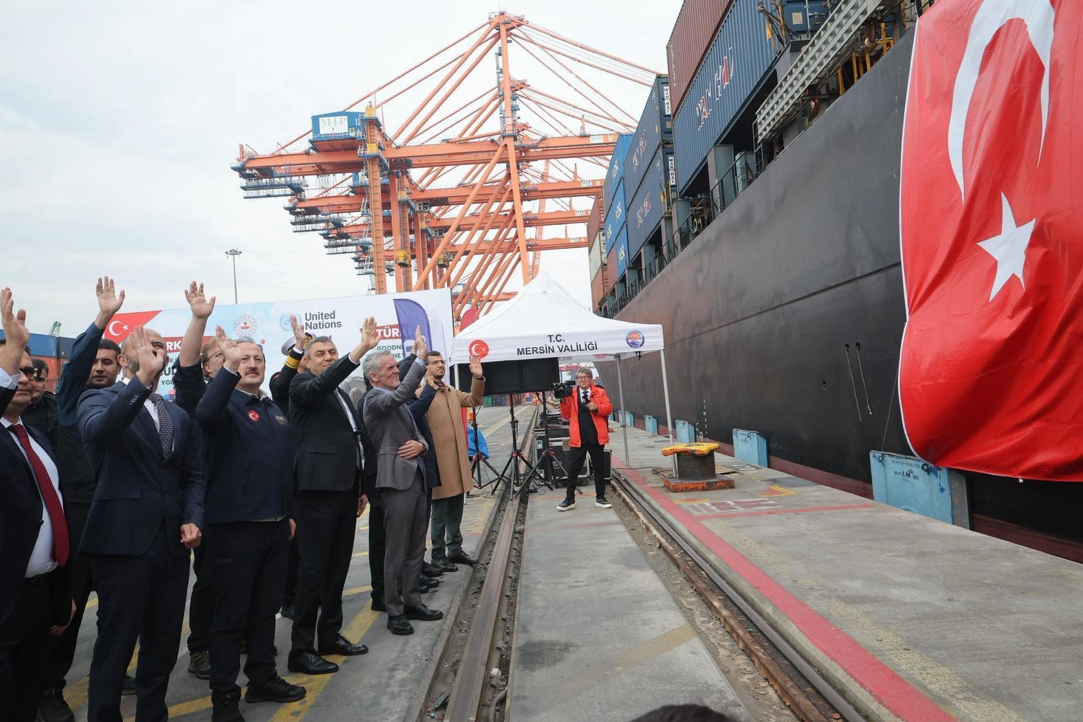 Sudan'a büyük insani destek... 30 bin çadırın ilk bölümü 'İyilik Gemisi' ile yola çıktı