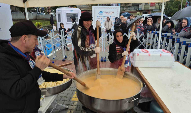 Sultangazi'de 4. Geleneksel Kuymak Festivali'nde Karadeniz rüzgarı esti