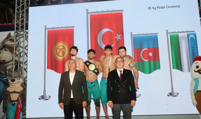 Sultangazili güreşçi dünya şampiyonu