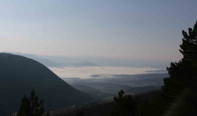 Tarihi ilçe sis tabakası altında kaldı