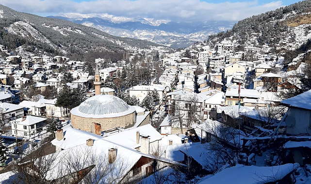 Tarihi osmanlı kasabasında kış güzelliği