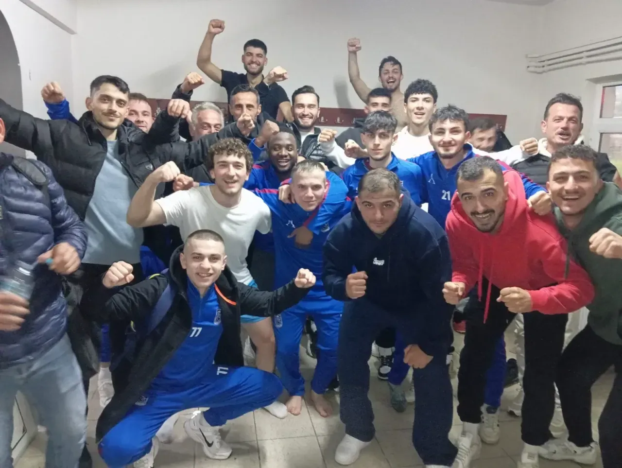 Taşburunspor zirvede: Farklı galibiyetle zirveye oturdu