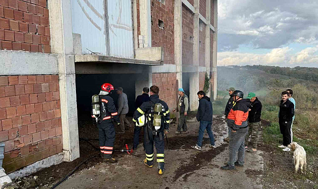 Tavuk çiftliğinin depo kısmında yangın