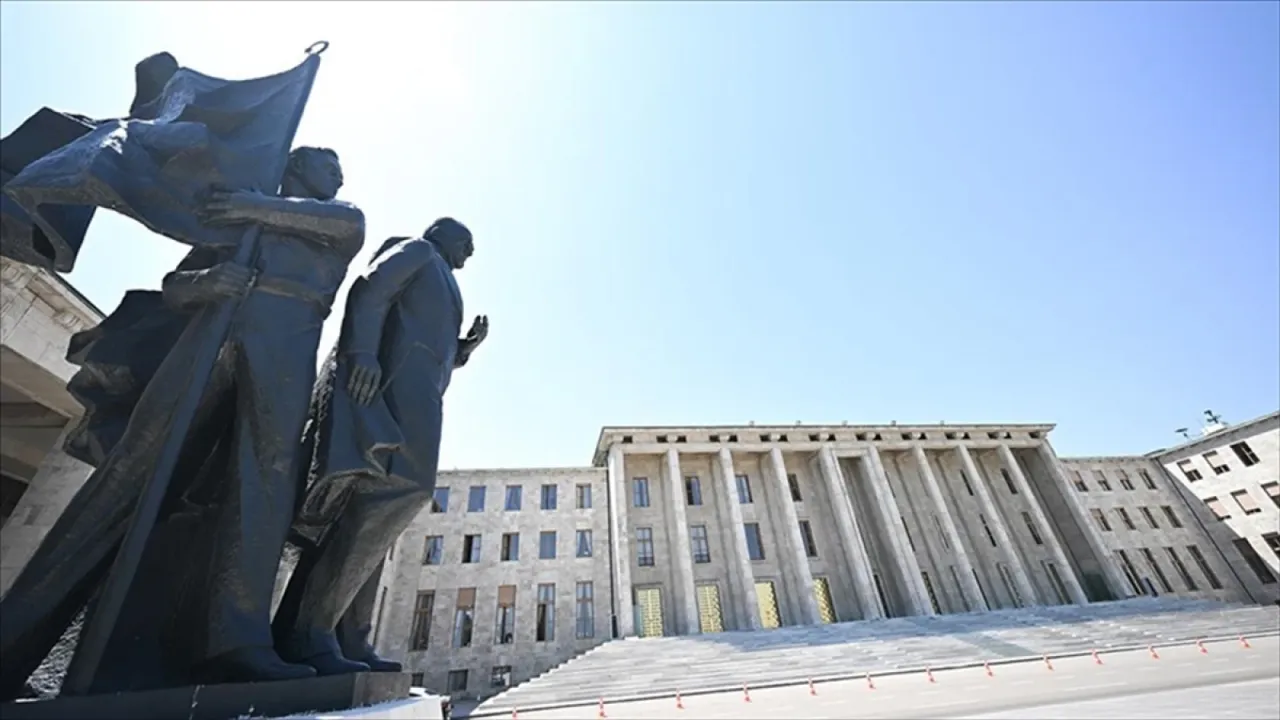 TBMM'nin ziyaretçi sayısı son 13 ayda 405 bine yaklaştı