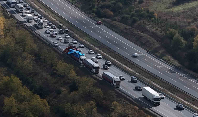 TEM Otoyolu'nda iki tır çarpıştı: 1 yaralı