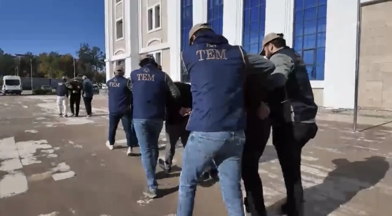 Terör örgütüne şafak operasyonu