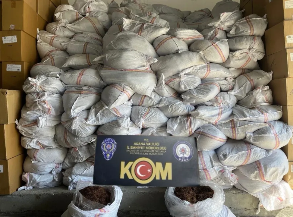 Tırda 10 ton kaçak tütün ele geçirildi