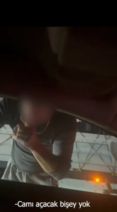 Trafikte otomobilin camını yumruklayan sürücüye ev hapsi