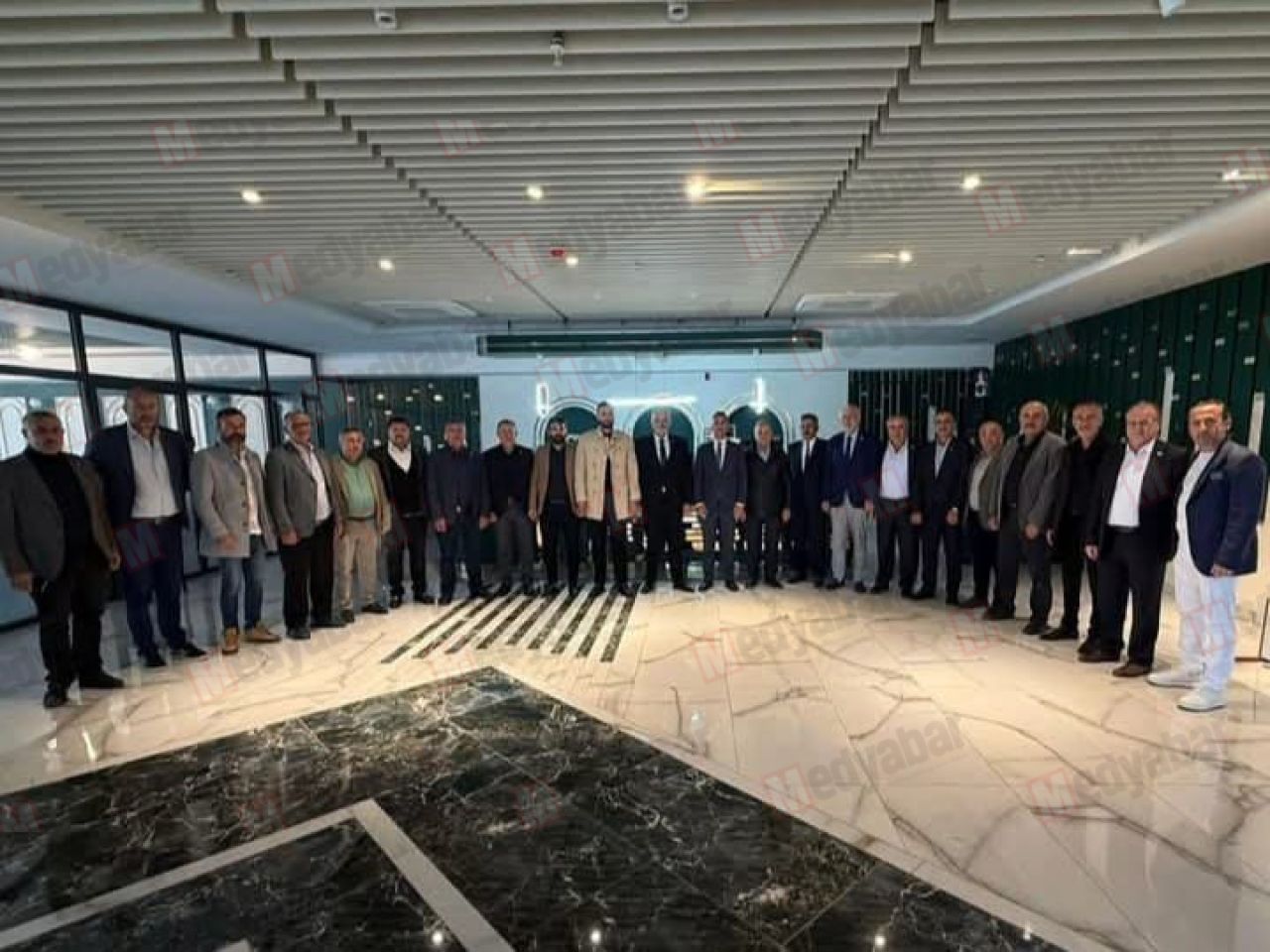 Tüm Adapazarı Muhtarlar Derneği'nde Fikret Adıyaman güven tazeledi