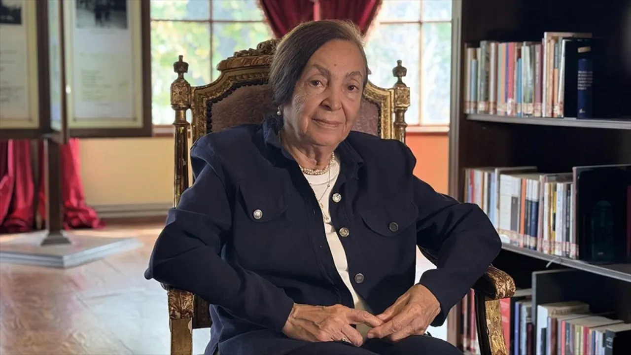 Türk edebiyatının çınarı Ahmet Hamdi Tanpınar'ın mirasını 84 yaşındaki öğrencisi yaşatıyor