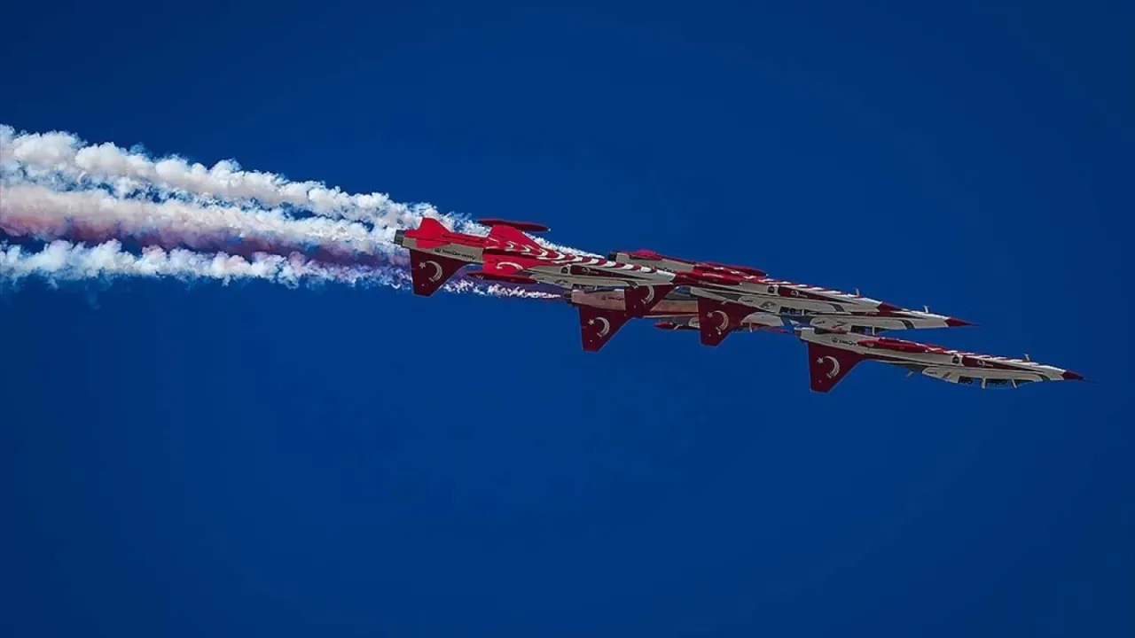 Türk Yıldızları Selimiye Meydanı'nda gösteri uçuşu yapacak