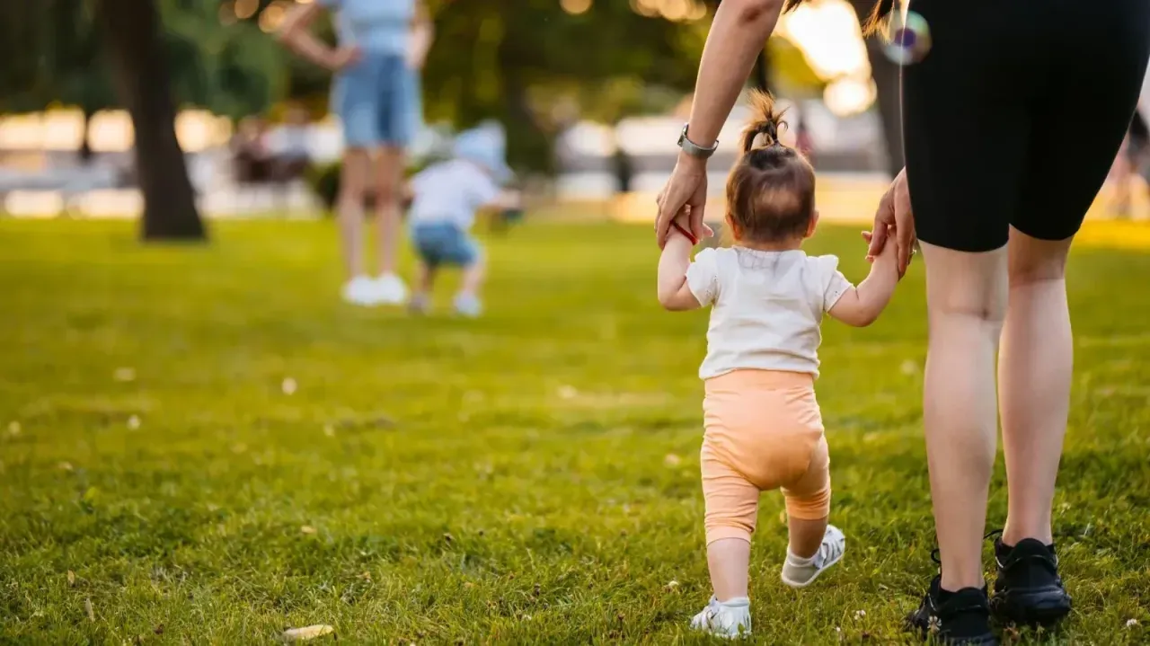 Türkiye’de doğum hızı alarm veriyor: Kadınlar hem işte hem evde yük altında
