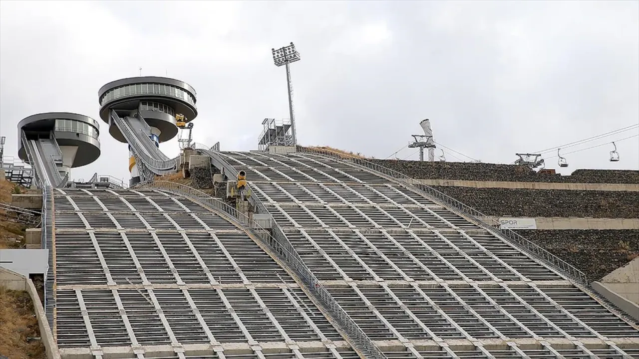Türkiye'nin tek kayakla atlama kuleleri "yeni teknolojisiyle" dünyanın sayılı merkezleri arasına girecek