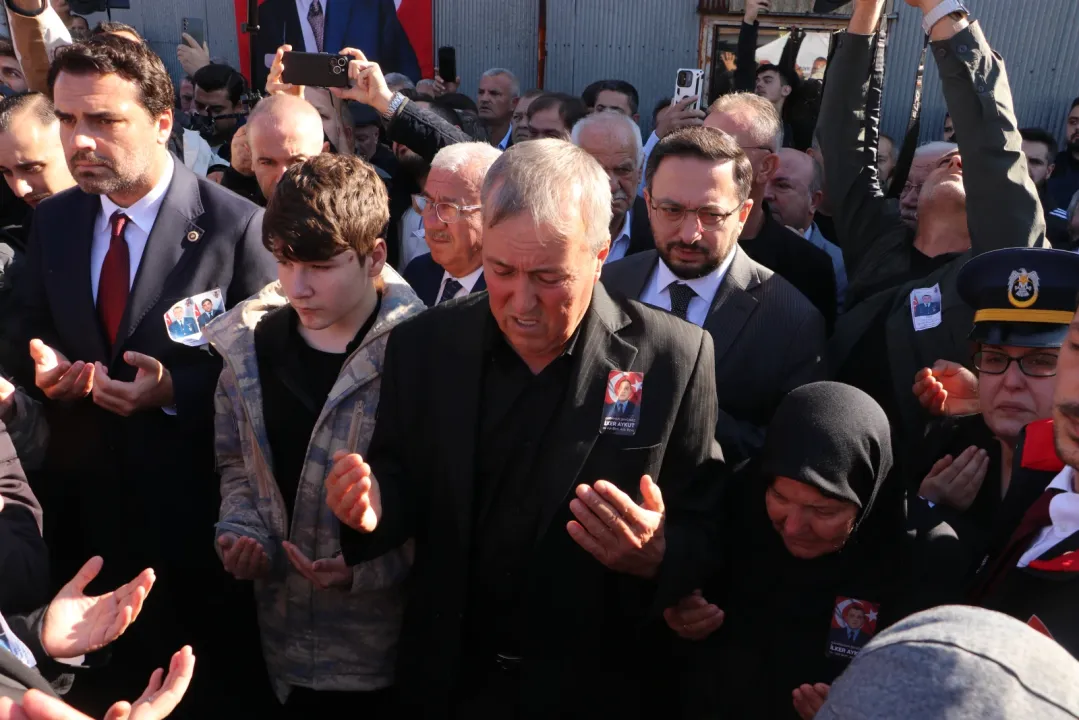 Türkiye şehitlerini uğurluyor! Hava Uçak Bakım Astsubay Başçavuş İlker Aykut toprağa verildi