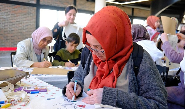 Turuncu balonlarla kadına şiddete 'dur' mesajı