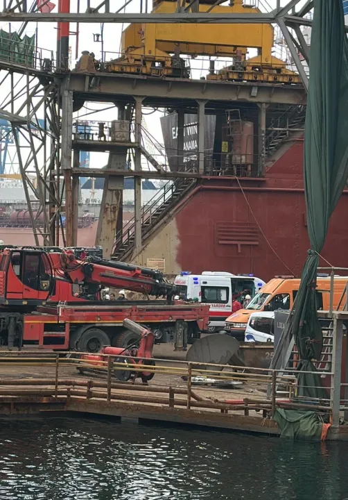 Tuzla'da bakım yapılan gemideki patlama sonucu 1 işçi öldü