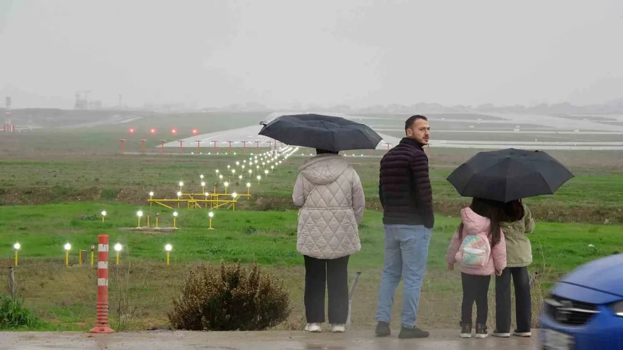 Uçak izlemek için Sakarya'dan Sabiha Gökçen'e gitti!