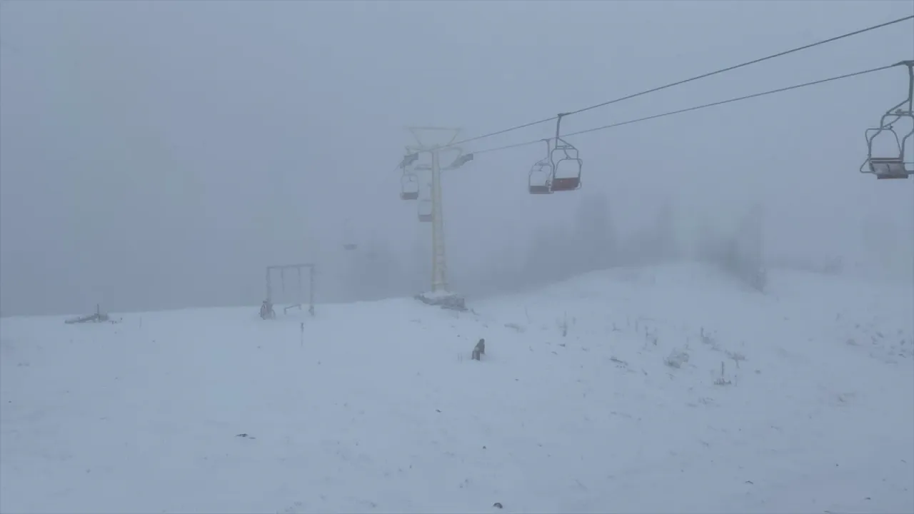 Uludağ'da kar yağışı başladı