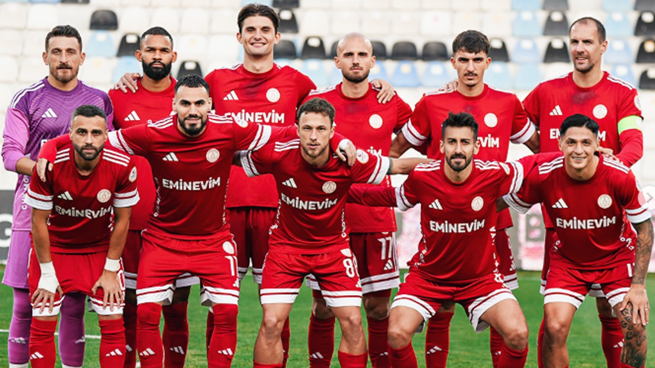 Ümraniyespor forması giyen eski Sakaryasporlular! Eski dostlar, Atatürk Stadyumu'nda...