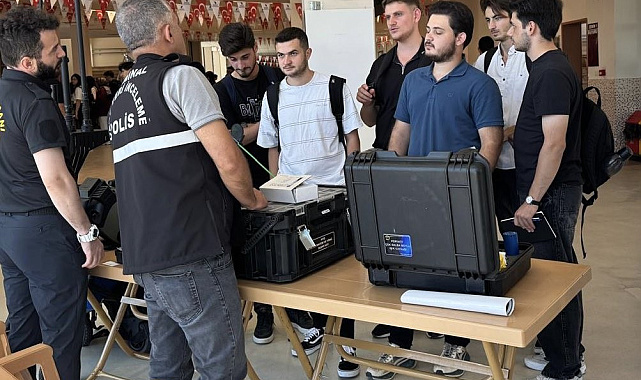 Üniversite öğrencilerine polisten bilgilendirme