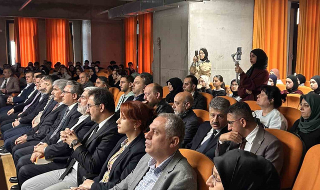 Usta edebiyatçı Şair Sezai Karakoç vefatının 4'üncü yıl dönümünde "Dirilişin Işığı" hat sergisiyle anıldı