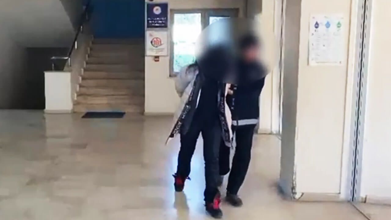 Uyuşturucu ithalatından 25 yıl hapis cezası olan Güney Afrikalı kadın Sakarya'da yakalandı