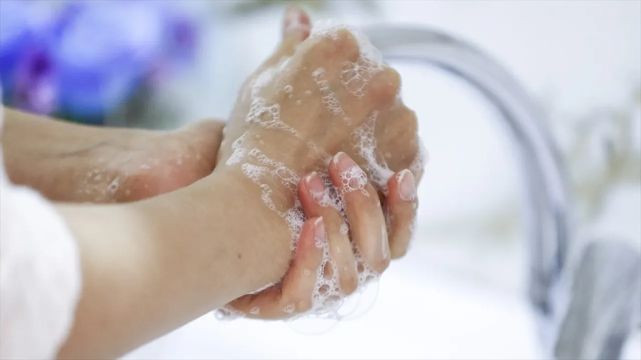 Uzmanından uyarı: “Eller temiz görünse de hastalık taşıyor olabilir”