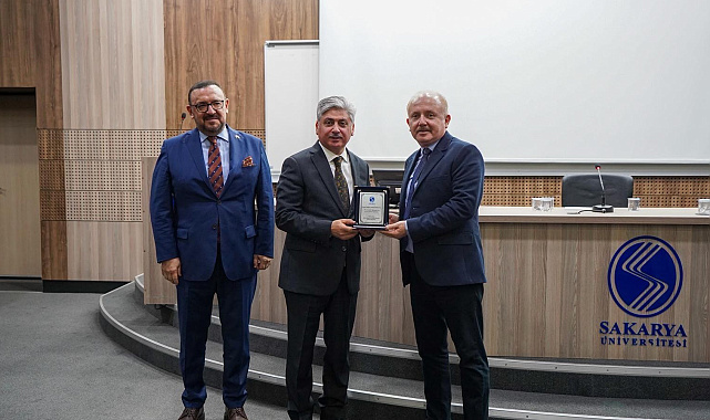 Vali Doğan, üniversite öğrencileri ile kariyer tecrübelerini paylaştı