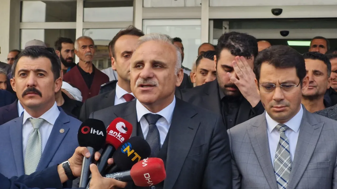 Viyadük inşaatında iskele çöktü; 4 ölü, 1 yaralı (4)