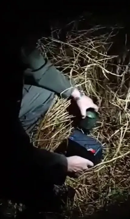 Yaban hayvanlarını avlamak için ses cihazı ve düzeneği kurmuşlar