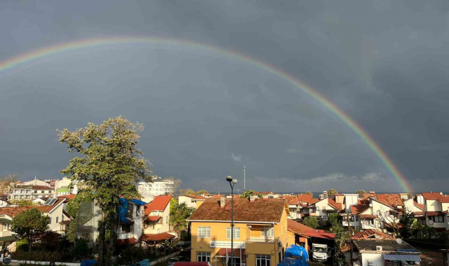 Yağmur sonrası beliren gökkuşağı görsel şölen oluşturdu