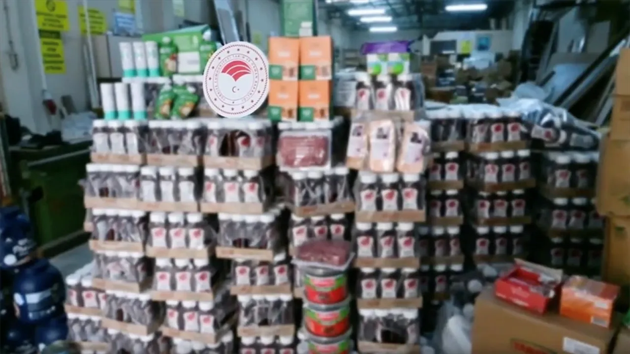 Yaklaşık 30 ton tarihi geçmiş gıda ürünü ele geçirildi