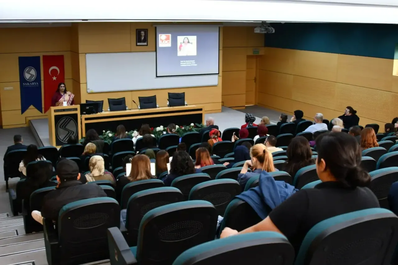 "Yapay zeka insanın yerini tutmaz, anlamayı kolaylaştırır"