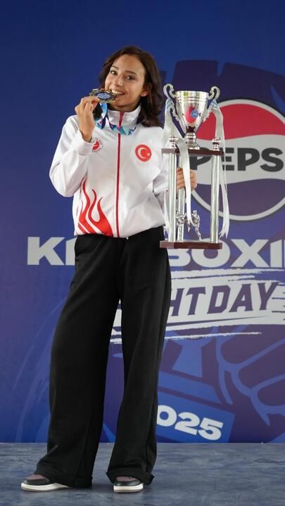 Yaren Yılmaz, Özbekistan'da esti gürledi!