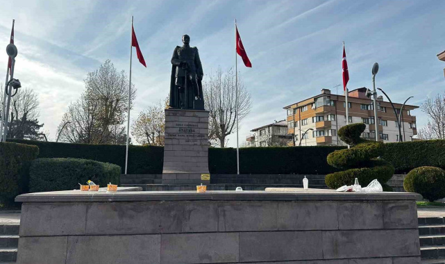 Yediler içtiler, sokakta çöplerini bıraktılar